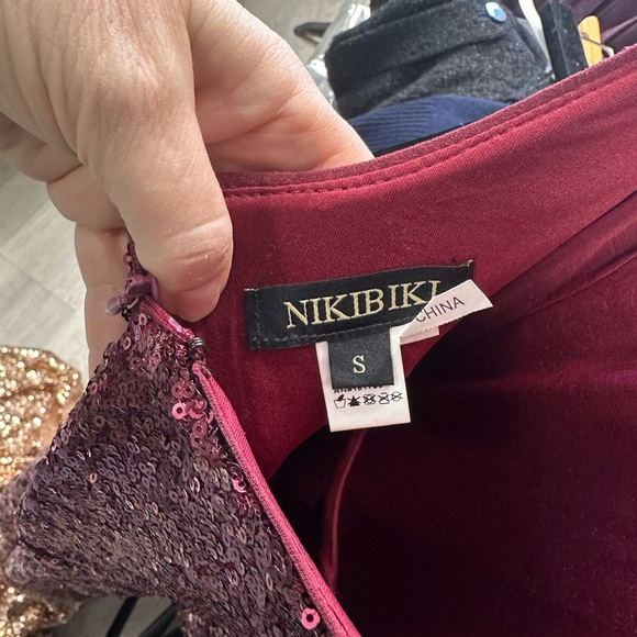 Elegant Burgundy & Rosegold Sequin Gown Size Small - Picture 8 of 9